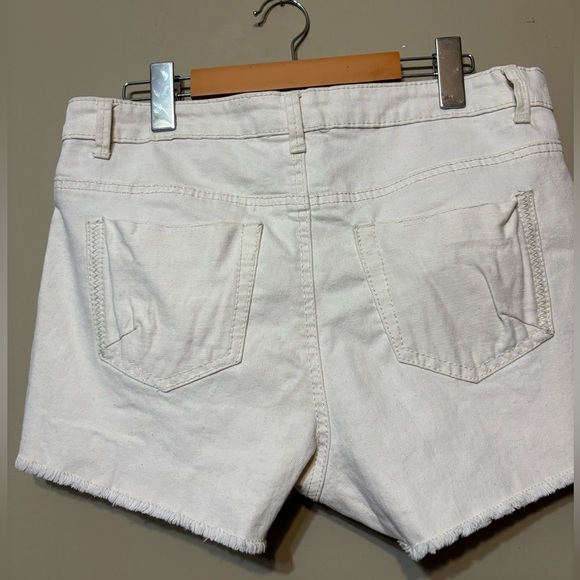 MOSSIMO SUPPLY CO. High Rise Lace Embroidered Shorts - Picture 5 of 8